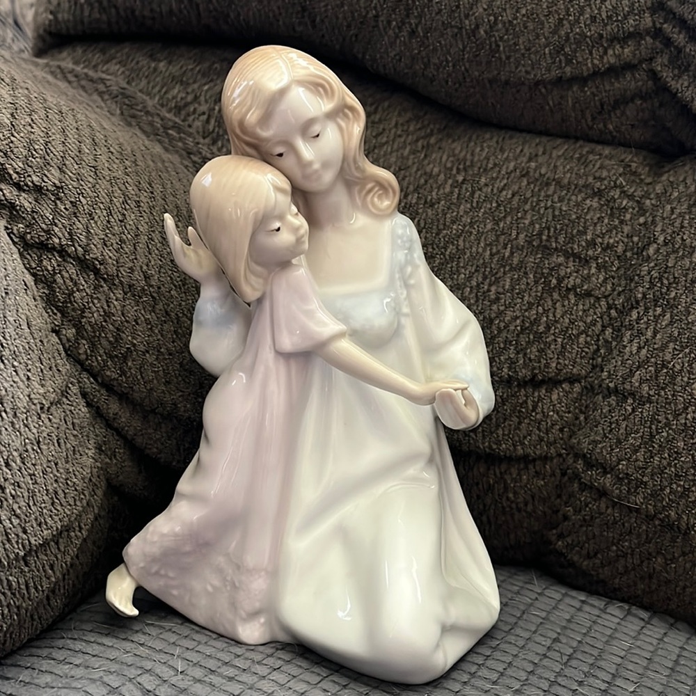 Paul Sebastian, Mother and Daughter figurine, VTG, 1990, porcelain